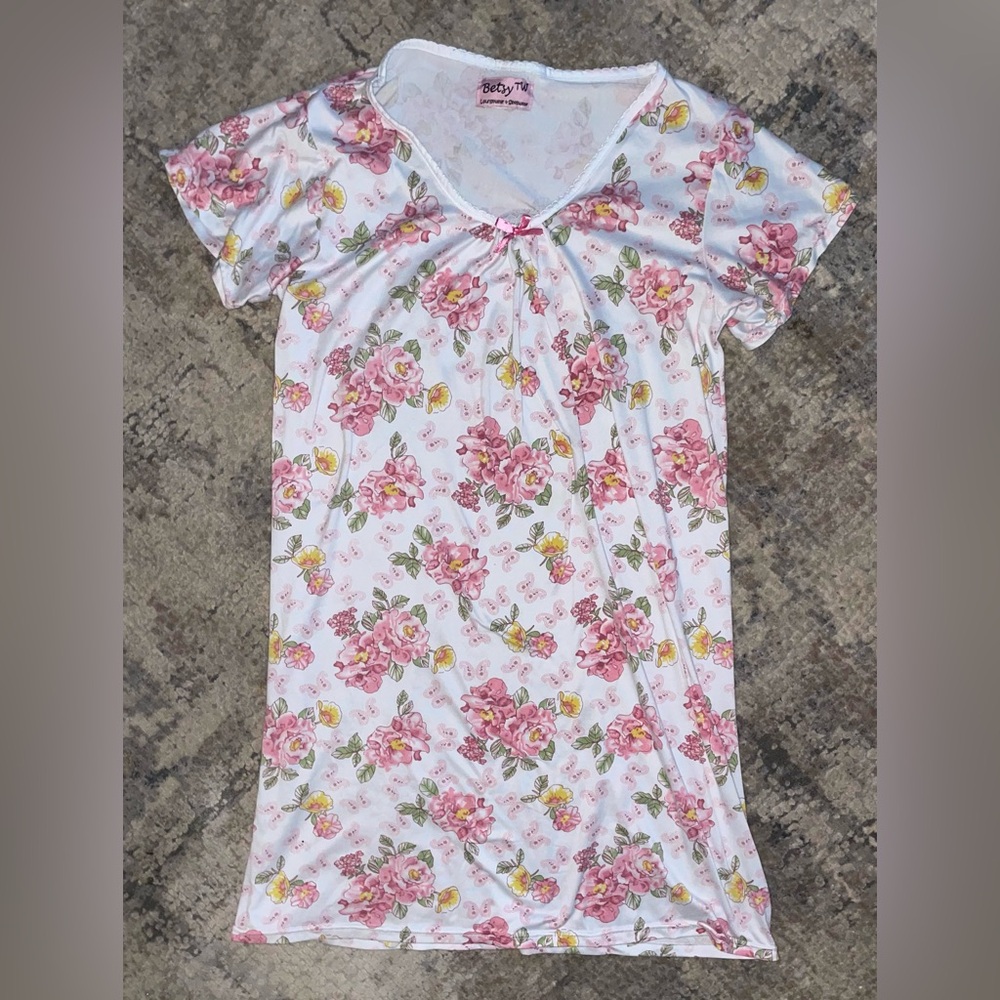 Betsy TW Floral Nightgown with Pink Roses size medium